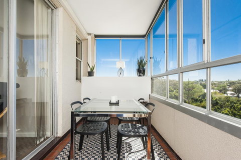 Derby 84 - Accommodation Main Beach 12