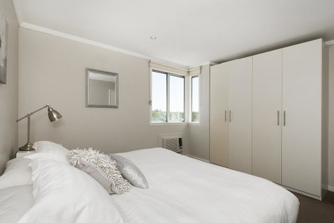 Derby 84 - Accommodation Main Beach 19