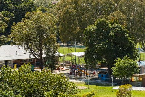 Derby 84 - Accommodation Main Beach 26