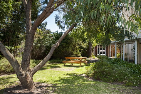 Derby 84 - Accommodation Main Beach 24