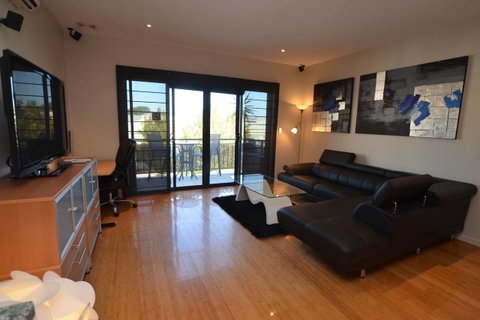 The Arcadia Apartment - Accommodation Main Beach 3