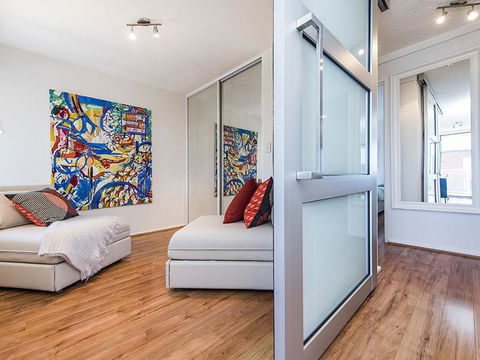 South Perth Deluxe Apartment - Accommodation Main Beach 8