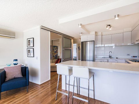 South Perth Deluxe Apartment - Accommodation Main Beach 13