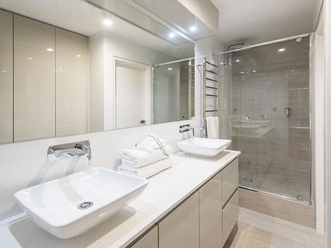 South Perth Deluxe Apartment - Accommodation Main Beach 20