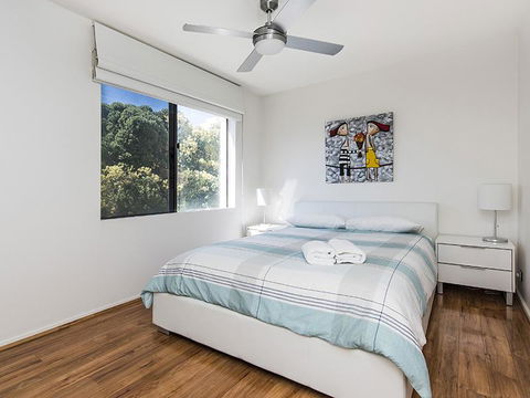South Perth Deluxe Apartment - Accommodation Main Beach 10