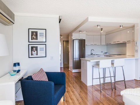 South Perth Deluxe Apartment - Accommodation Main Beach 2