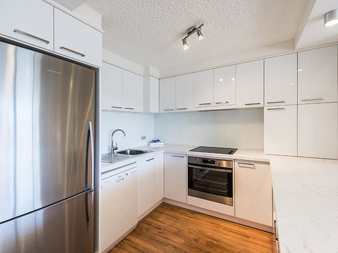 South Perth Deluxe Apartment - Accommodation Main Beach 12