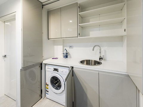 South Perth Deluxe Apartment - Accommodation Main Beach 34