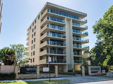 South Perth Deluxe Apartment - Accommodation Main Beach 43