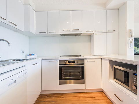 South Perth Deluxe Apartment - Accommodation Main Beach 17
