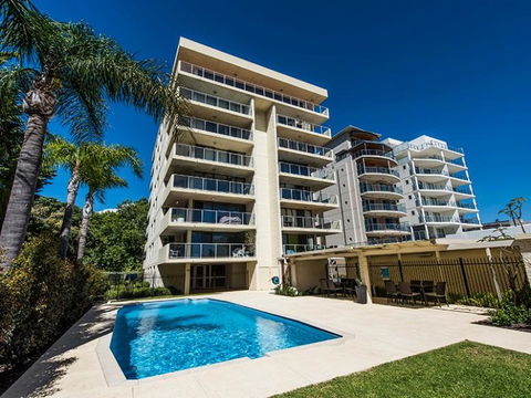 South Perth Deluxe Apartment - Accommodation Main Beach 0