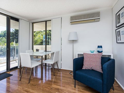South Perth Deluxe Apartment - Accommodation Main Beach 16