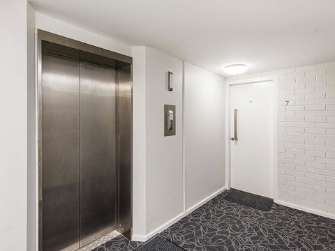 South Perth Deluxe Apartment - Accommodation Main Beach 44
