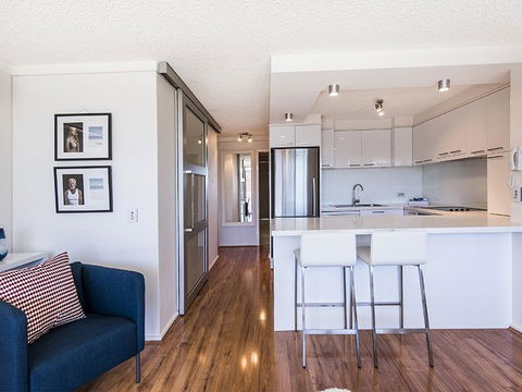 South Perth Deluxe Apartment - Accommodation Main Beach 7