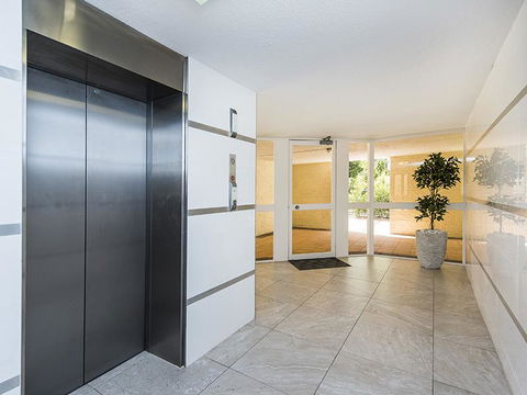 South Perth Deluxe Apartment - Accommodation Main Beach 21
