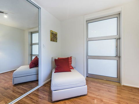 South Perth Deluxe Apartment - Accommodation Main Beach 25