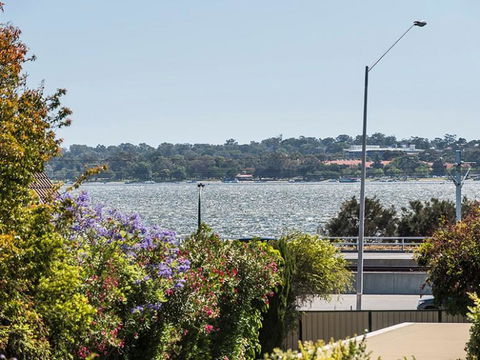 South Perth Deluxe Apartment - Accommodation Main Beach 26