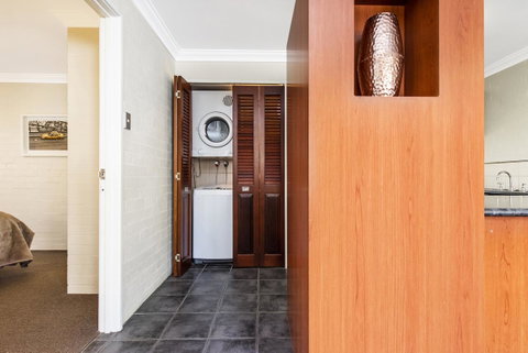Subiaco Village 18 - Accommodation Main Beach 8