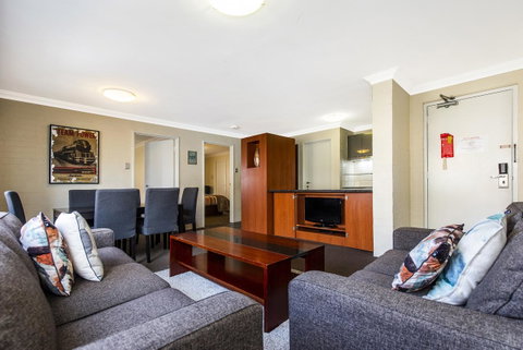 Subiaco Village 18 - Accommodation Main Beach 1