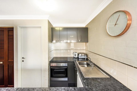 Subiaco Village 18 - Accommodation Main Beach 6