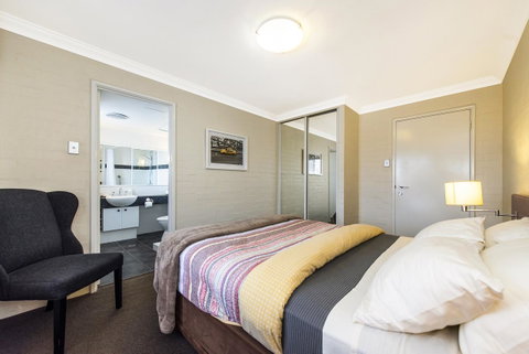 Subiaco Village 18 - Accommodation Main Beach 13