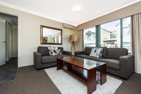 Subiaco Village 18 - Accommodation Main Beach 3