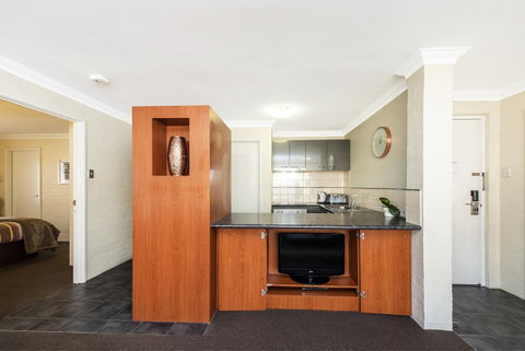 Subiaco Village 18 - Accommodation Main Beach 7