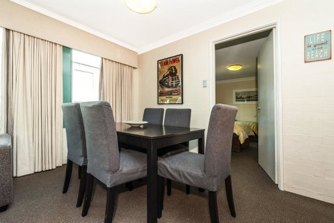 Subiaco Village 18 - Accommodation Main Beach 4