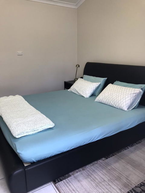 Susan Yong's Studio - Accommodation Main Beach 7