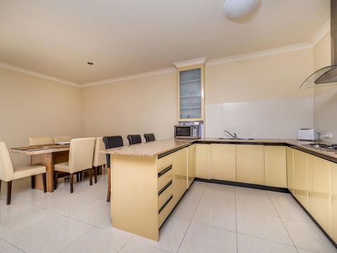 Seafront Unit 60 - Accommodation Main Beach 6