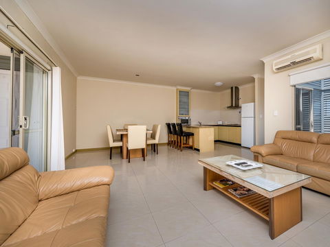 Seafront Unit 60 - Accommodation Main Beach 7