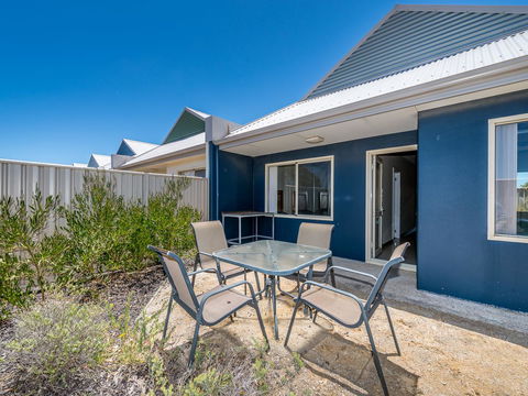 Seafront Unit 60 - Accommodation Main Beach 1