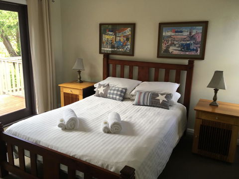 Rowley House - Accommodation Main Beach 19