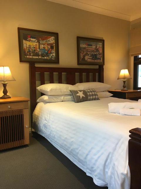 Rowley House - Accommodation Main Beach 12