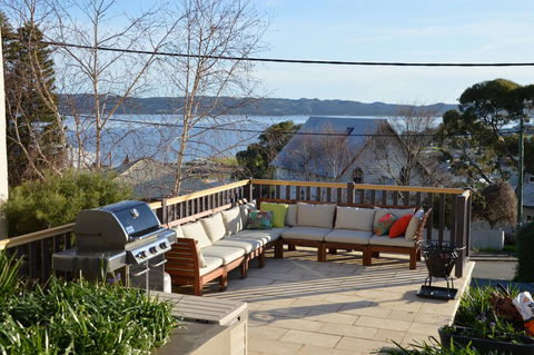 Rowley House - Accommodation Main Beach 0