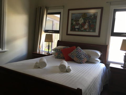 Rowley House - Accommodation Main Beach 15