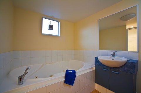 Osprey Holiday Village Unit 102 - Accommodation Main Beach 11
