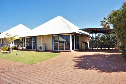 Osprey Holiday Village Unit 102 - Accommodation Main Beach 1