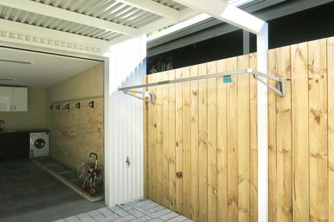 Berms And Barrels - New - Accommodation Main Beach 16