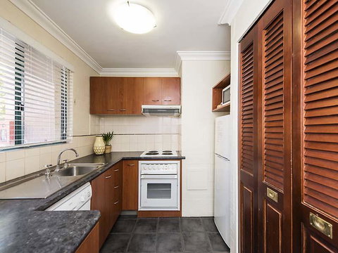 Subiaco Village 28 - Accommodation Main Beach 15