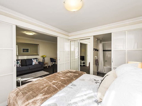 Subiaco Village 28 - Accommodation Main Beach 9