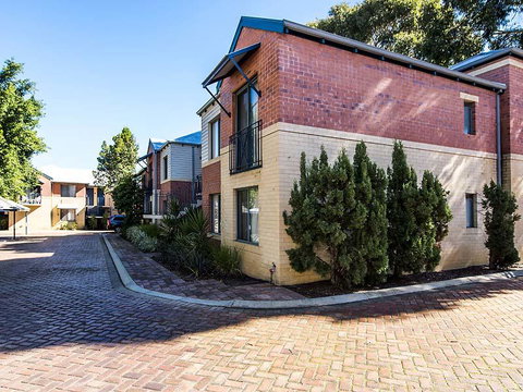 Subiaco Village 28 - Accommodation Main Beach 24