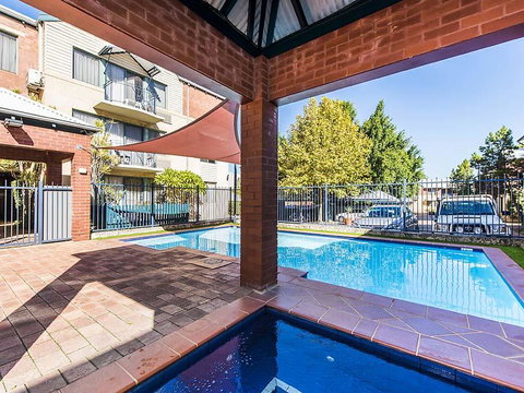 Subiaco Village 28 - Accommodation Main Beach 18