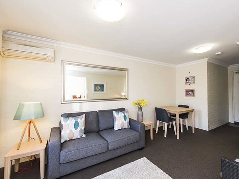 Subiaco Village 28 - Accommodation Main Beach 5