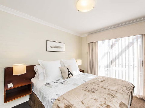 Subiaco Village 28 - Accommodation Main Beach 8