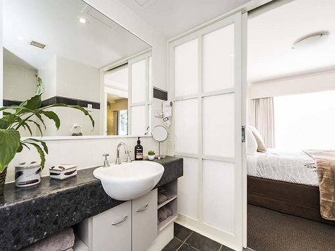Subiaco Village 28 - Accommodation Main Beach 12