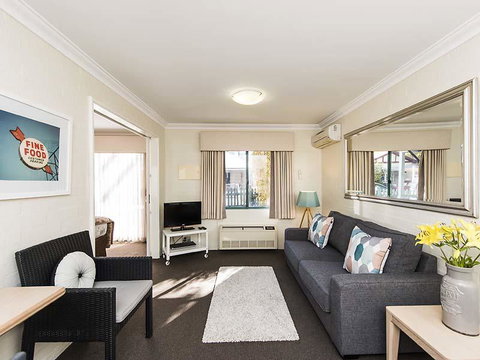 Subiaco Village 28 - Accommodation Main Beach 1