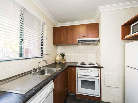 Subiaco Village 28 - Accommodation Main Beach 13