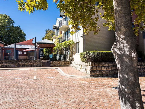 Subiaco Village 28 - Accommodation Main Beach 20