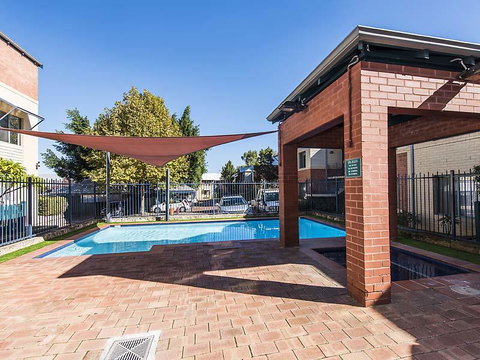 Subiaco Village 28 - Accommodation Main Beach 17